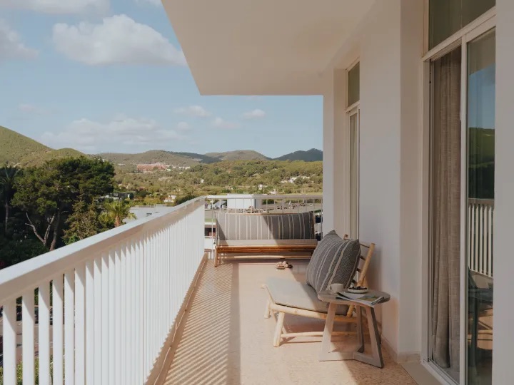 length of the balcony showing 2 large seats and the view of the room