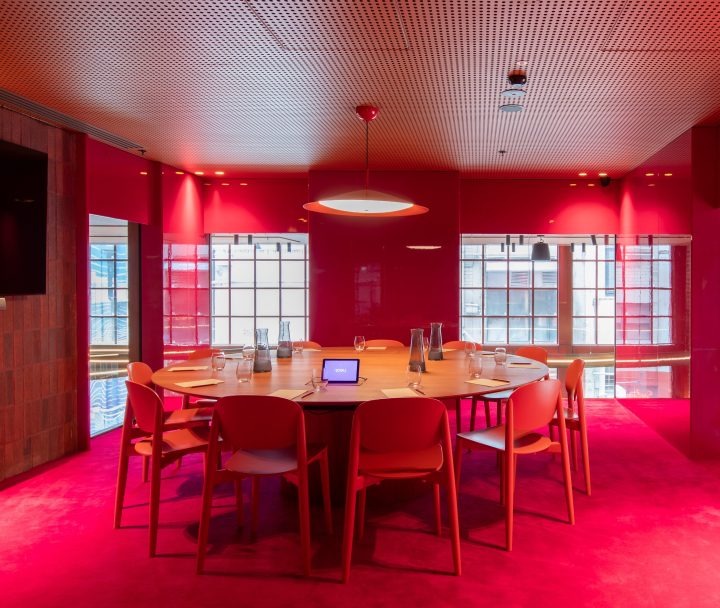 Magenta meeting room at Hyde Melbourne Place.