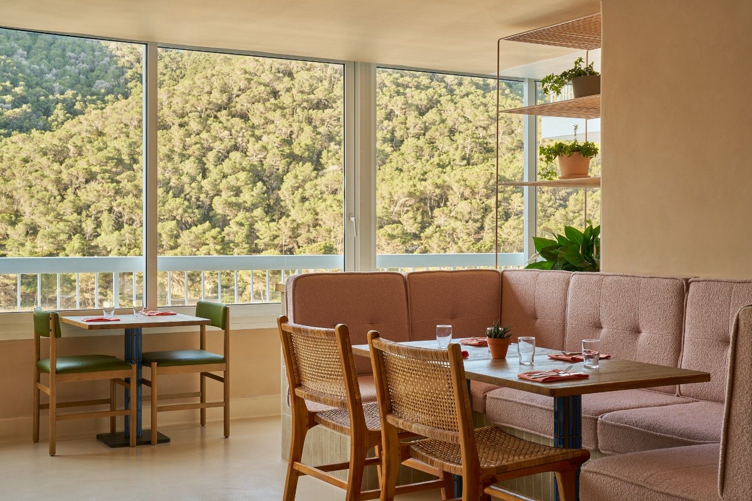 seating area for the hyde breakfast