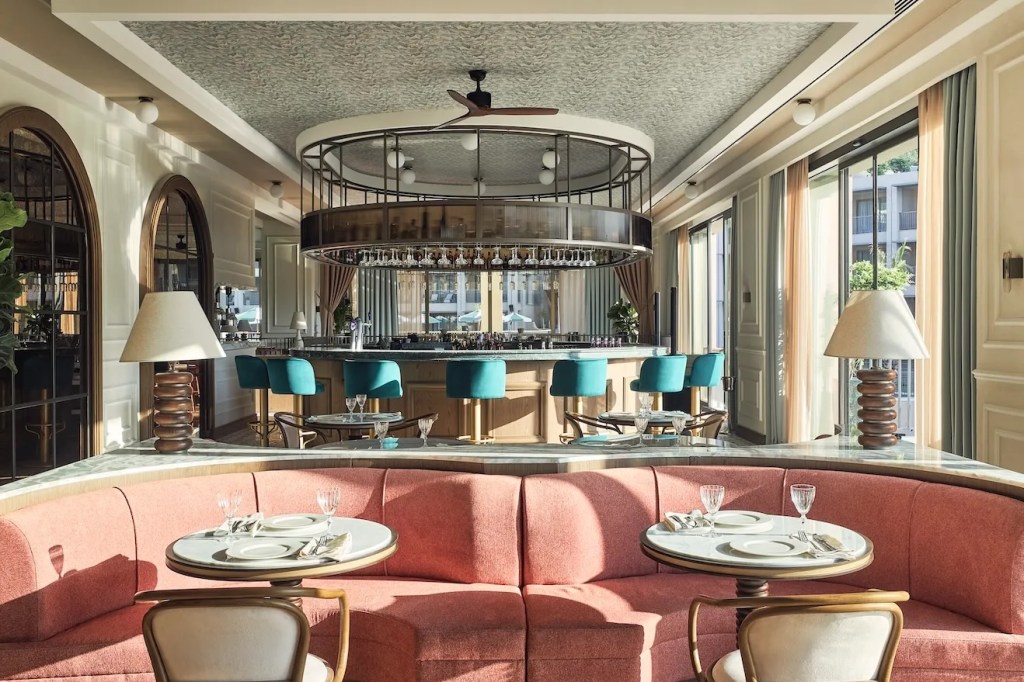 large pink sofas at the Hyde bodrum pink room