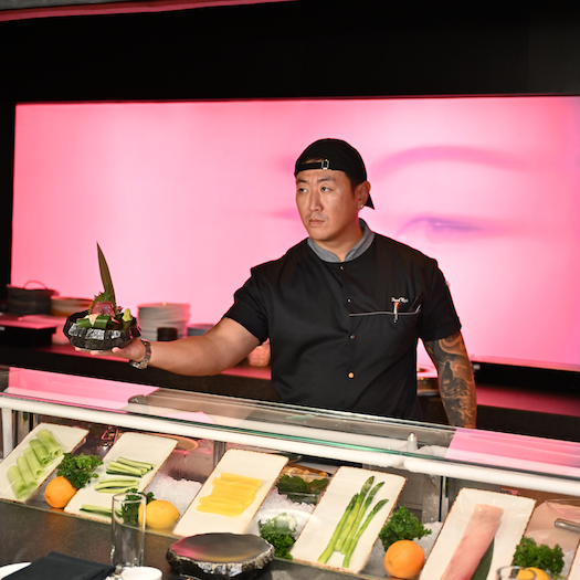 Chef de sushi en Katsuya en Hyde Dubai
